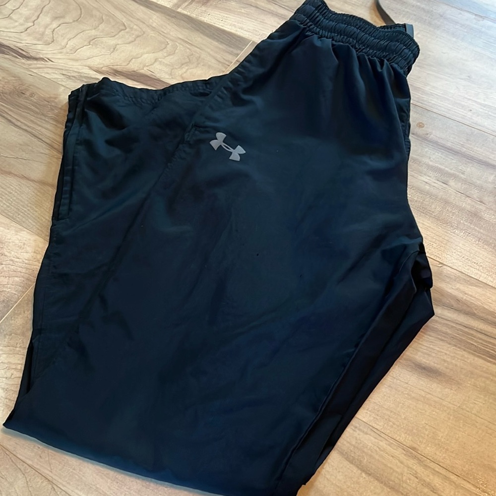 Under Armor loose fit medium black warmup pants mens